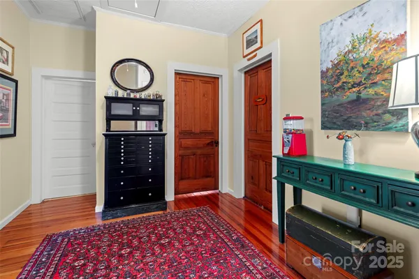 $1,000,000 | 35 Towhee Lane, Saluda, NC 28773