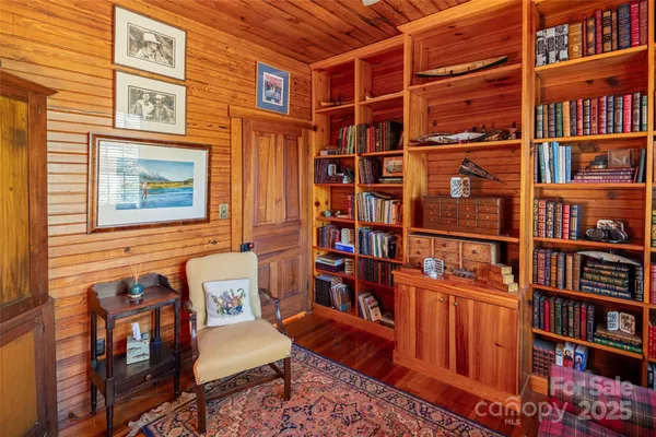 $1,000,000 | 35 Towhee Lane, Saluda, NC 28773