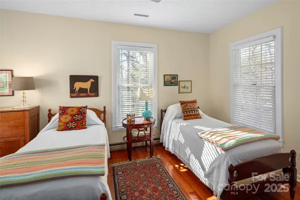$1,000,000 | 35 Towhee Lane, Saluda, NC 28773