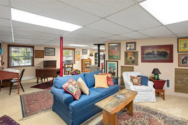 $1,000,000 | 35 Towhee Lane, Saluda, NC 28773