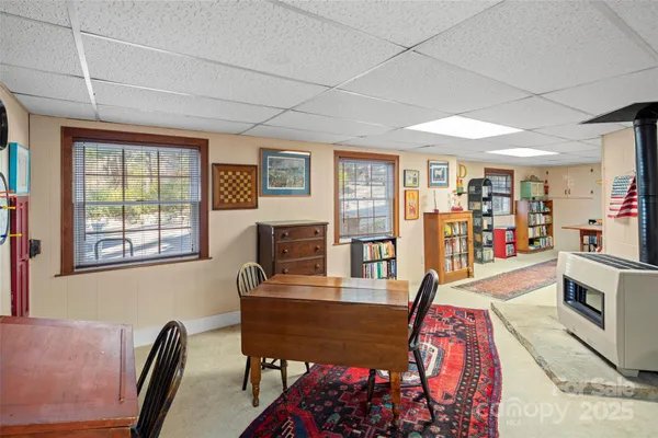 $1,000,000 | 35 Towhee Lane, Saluda, NC 28773