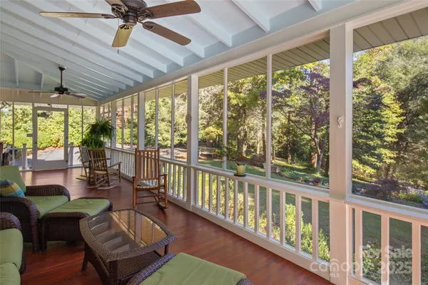 $1,000,000 | 35 Towhee Lane, Saluda, NC 28773