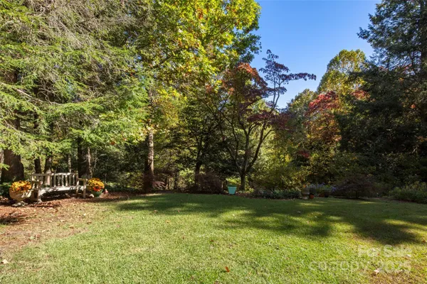 $1,000,000 | 35 Towhee Lane, Saluda, NC 28773
