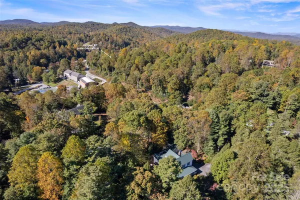 $1,000,000 | 35 Towhee Lane, Saluda, NC 28773