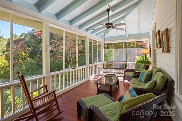 $1,000,000 | 35 Towhee Lane, Saluda, NC 28773