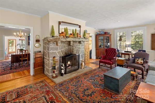 $1,000,000 | 35 Towhee Lane, Saluda, NC 28773