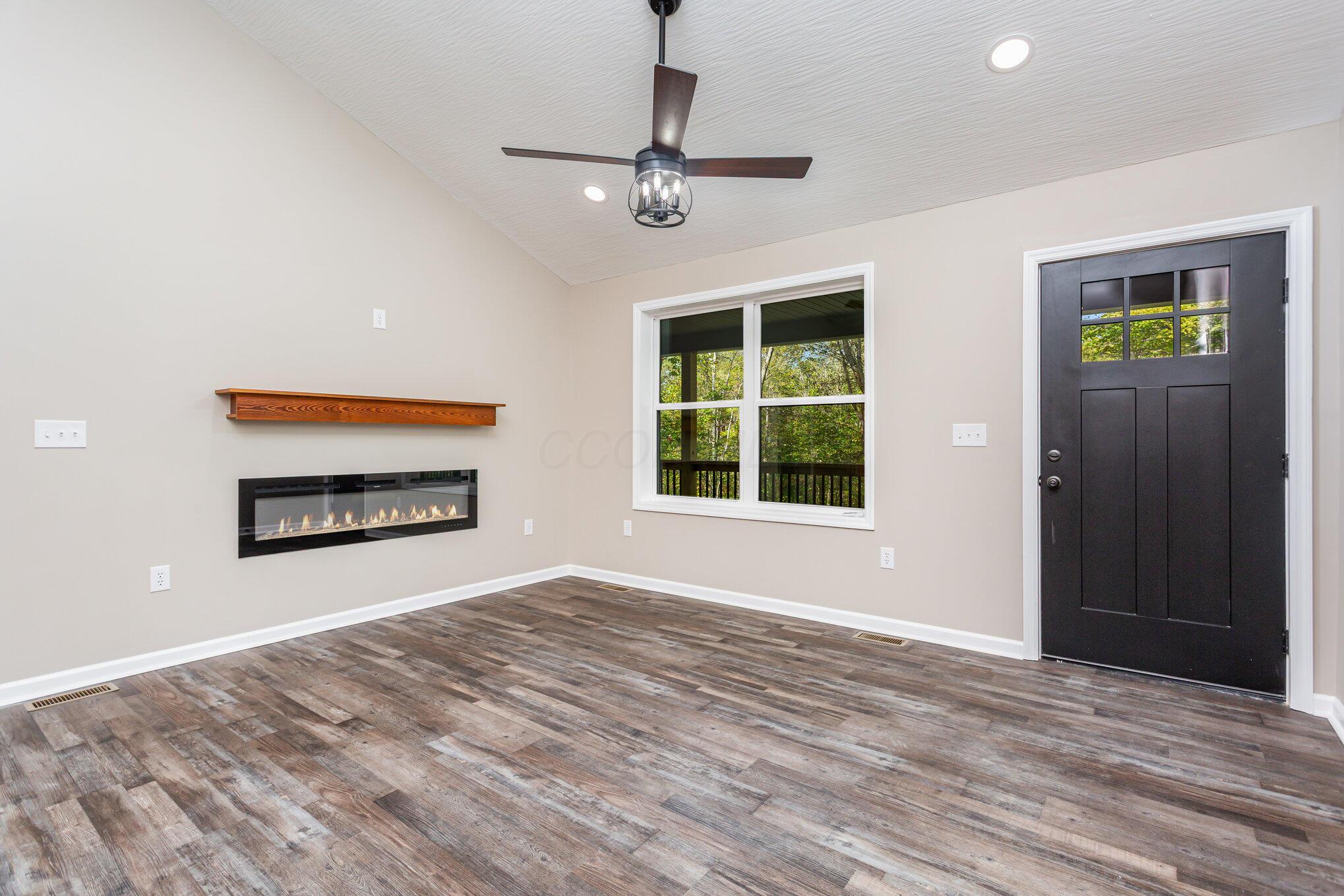 36724 Smith Chapel Road Logan, OH 43138 - Photo 10 of 26 family room