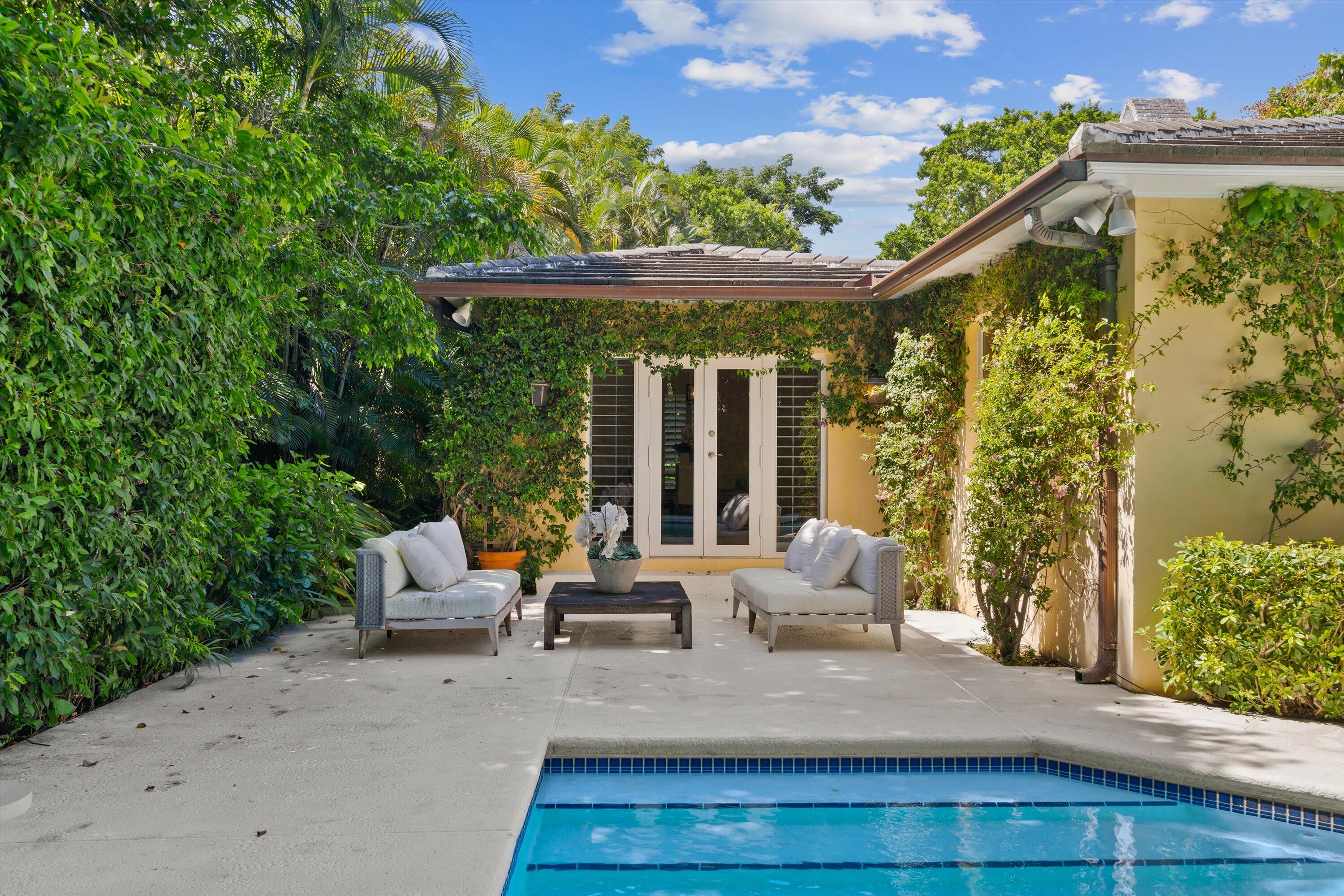 274 Monterey Road Palm Beach, FL 33480 - Photo 4 of 53 Charm
