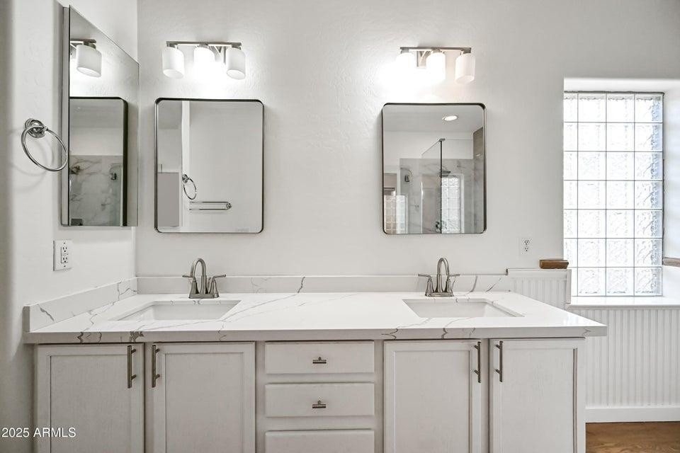 865 South Oak Street Gilbert, AZ 85233 - Photo 16 of 27 a bathroom with double vanity sinks and a mirror