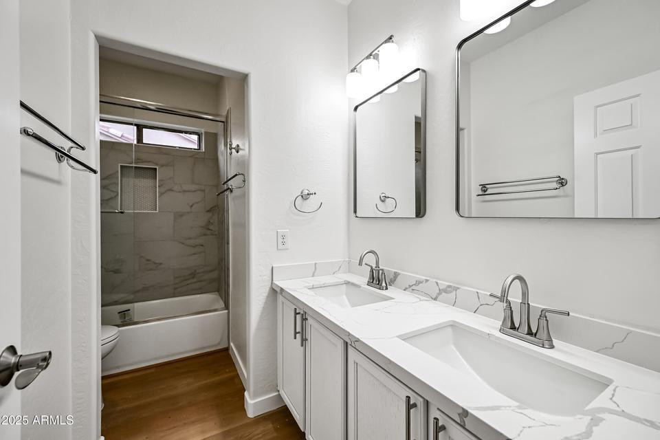 865 South Oak Street Gilbert, AZ 85233 - Photo 19 of 27 a bathroom with a sink and a mirror with bathtub