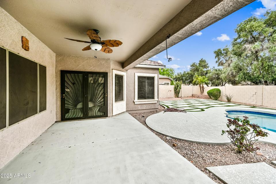 865 South Oak Street Gilbert, AZ 85233 - Photo 27 of 27 a view of a living room and kitchen