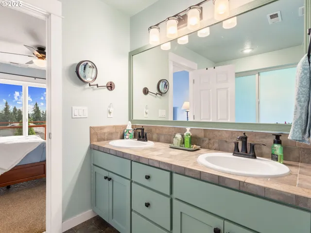 $599,900 | 943 West Y Street, Washougal, WA 98671