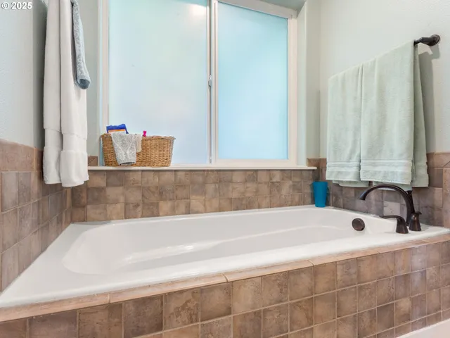 $599,900 | 943 West Y Street, Washougal, WA 98671