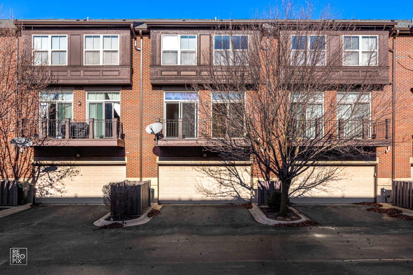 259 Aspen Pointe Road, Unit B Vernon Hills, IL 60061 - Photo 13 of 13 a view of a house with a yard
