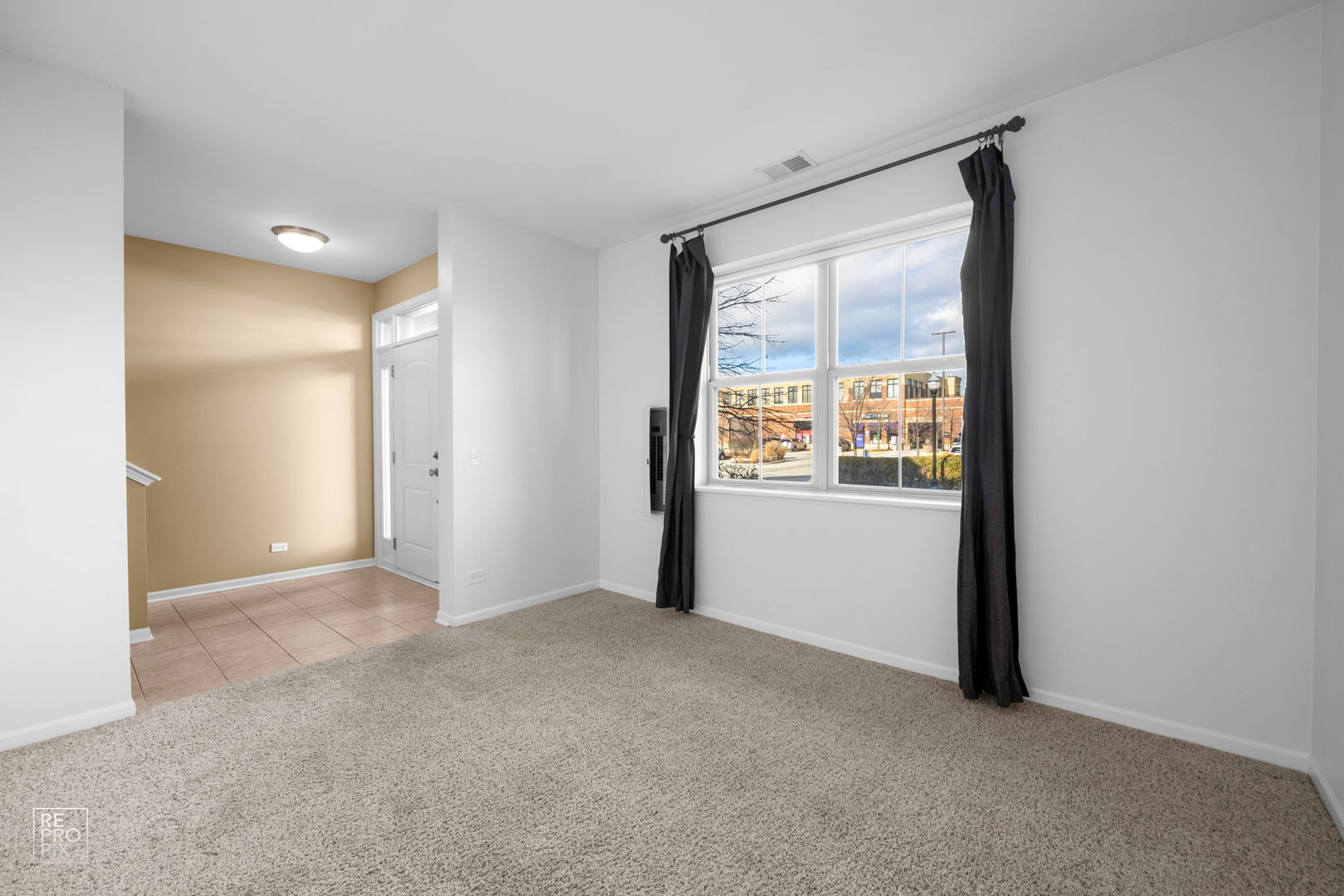 259 Aspen Pointe Road, Unit B Vernon Hills, IL 60061 - Photo 2 of 13 a view of an empty room with a window