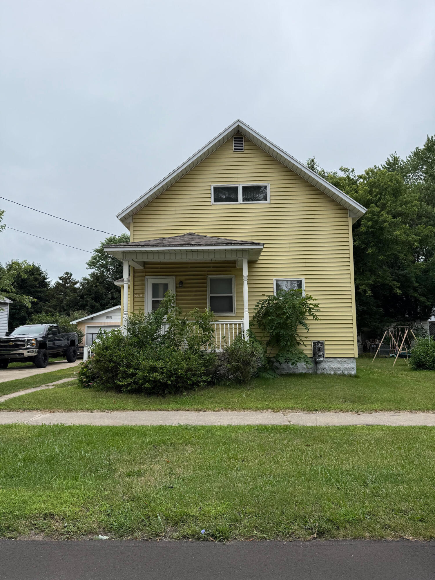 704 Engelman Street Manistee, MI 49660 - Photo 4 of 34 Front