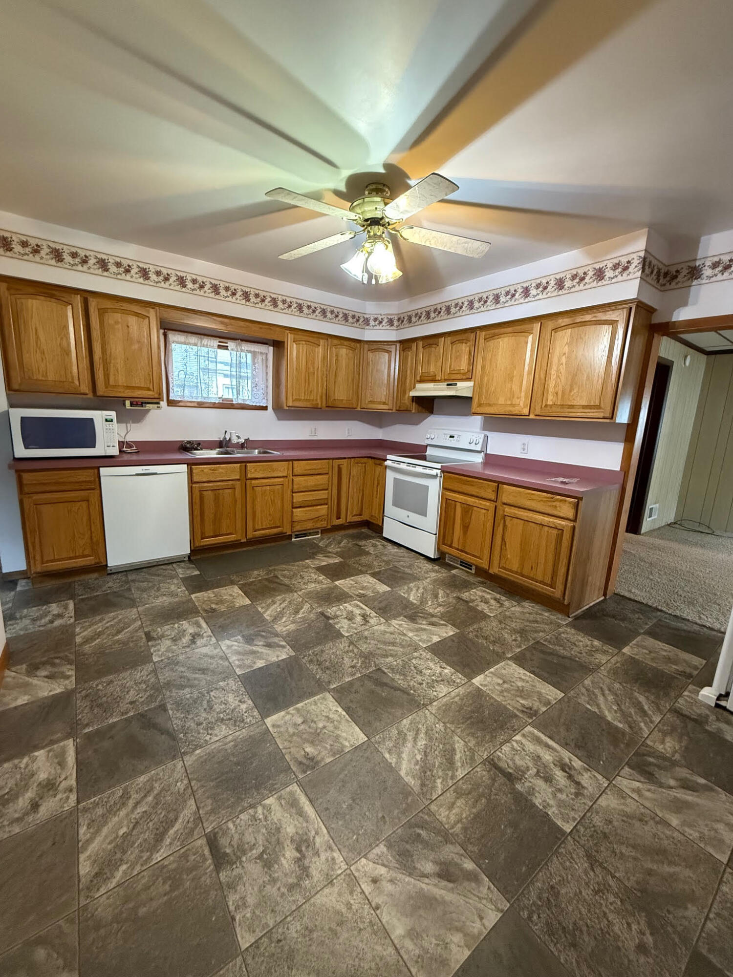704 Engelman Street Manistee, MI 49660 - Photo 5 of 34 Spacious kitchen
