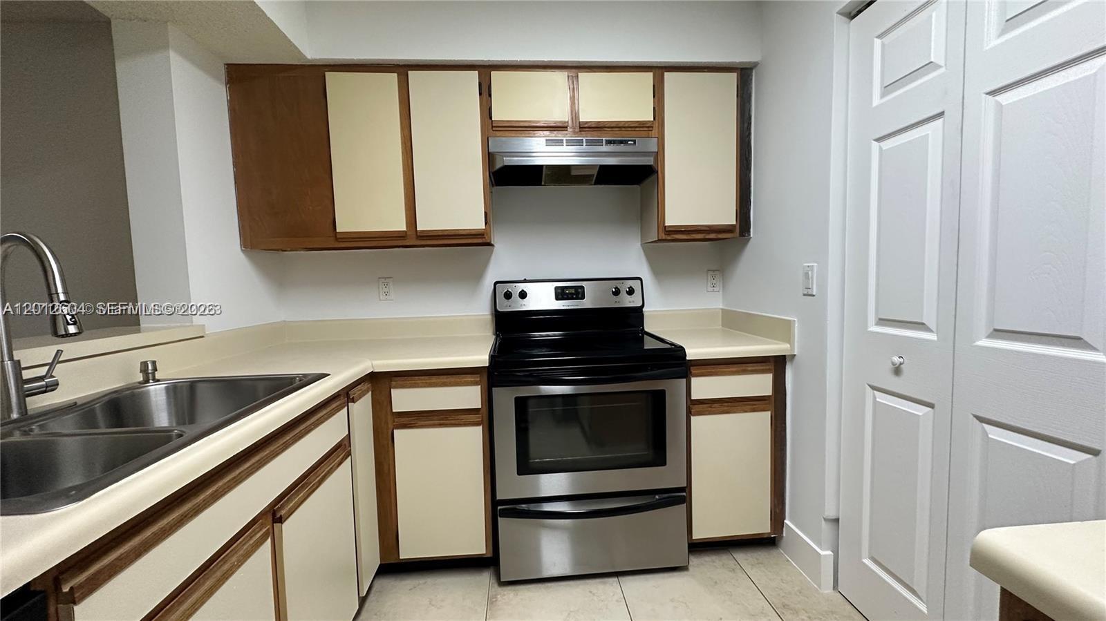 1243 Southwest 46th Avenue, Unit 1111 Pompano Beach, FL 33069 - Photo 2 of 23