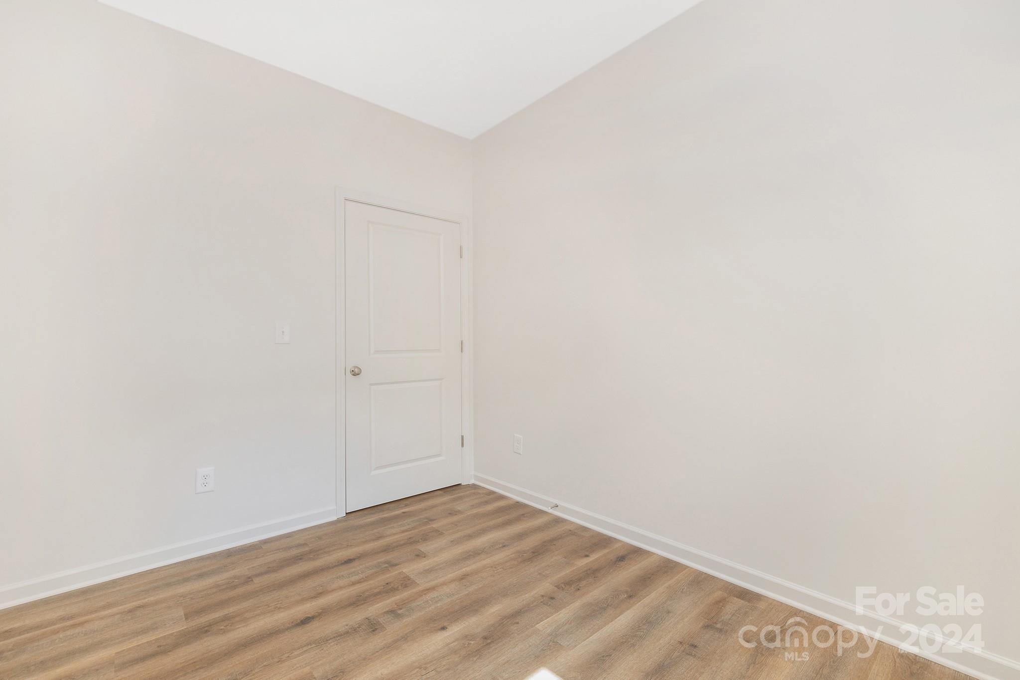 3844 Lake Road Charlotte, NC 28269 - Photo 12 of 26 Gallery Image 12