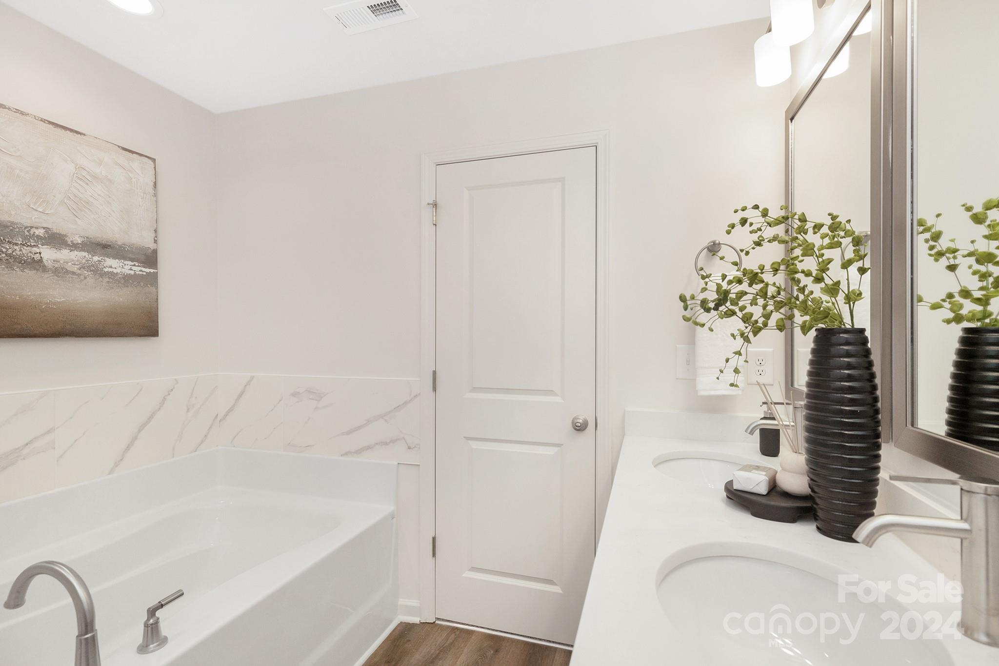 3844 Lake Road Charlotte, NC 28269 - Photo 21 of 26 Gallery Image 21