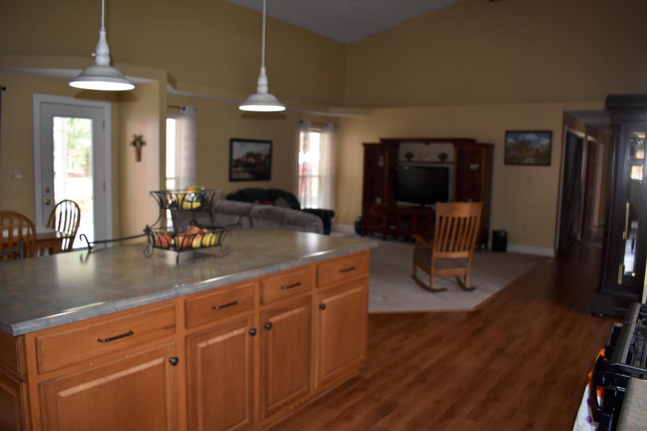 5530 Westfall Road Southwest Lancaster, OH 43130 - Photo 10 of 74 View to Great Room