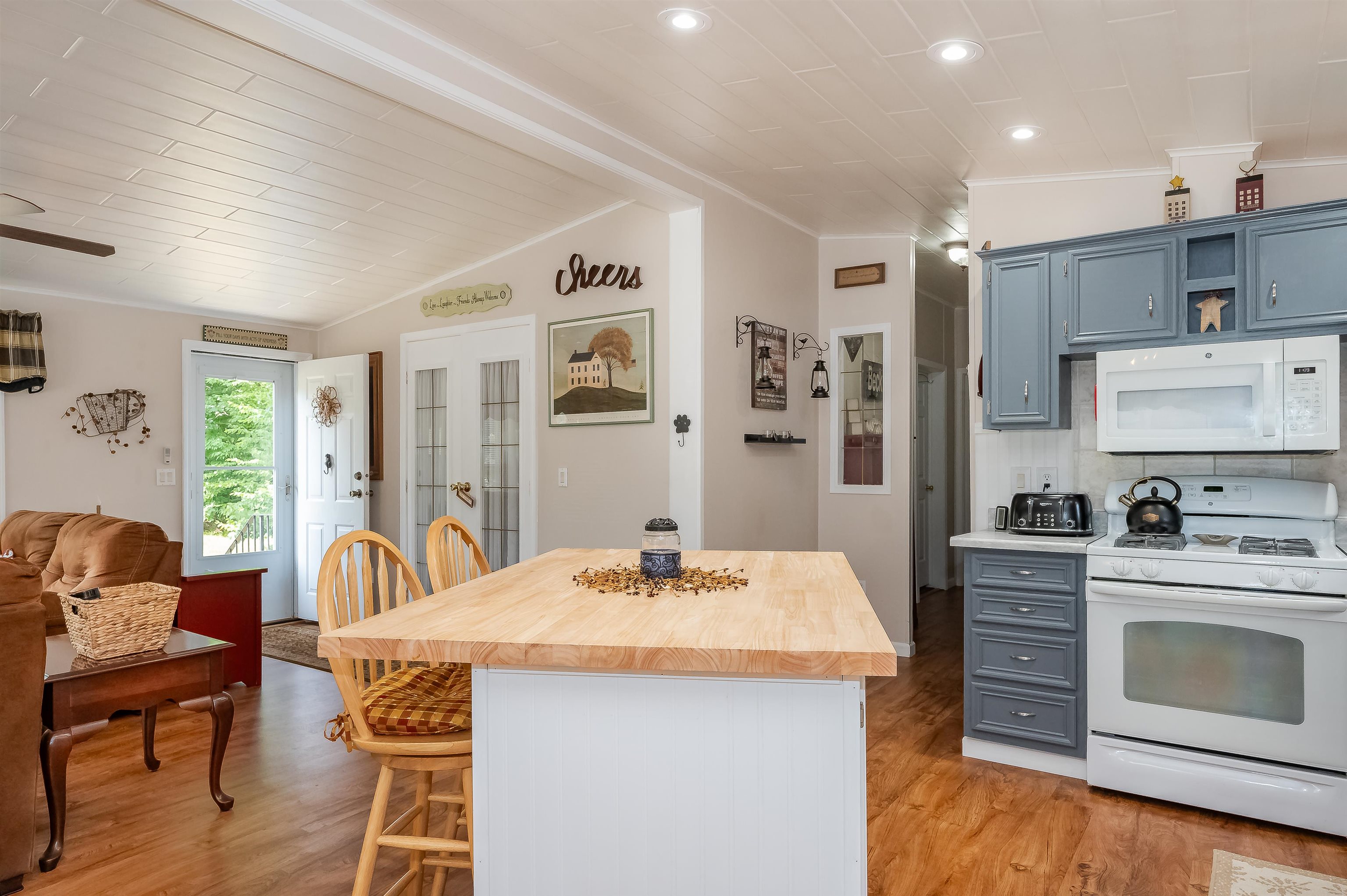 56 Eagle Drive Rochester, NH 03868 - Photo 3 of 38