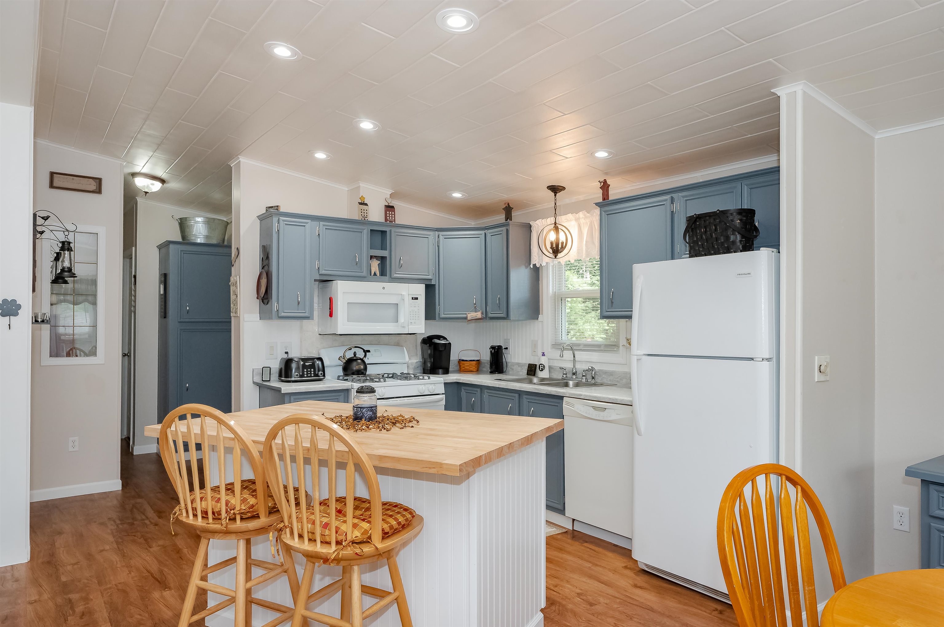 56 Eagle Drive Rochester, NH 03868 - Photo 7 of 38