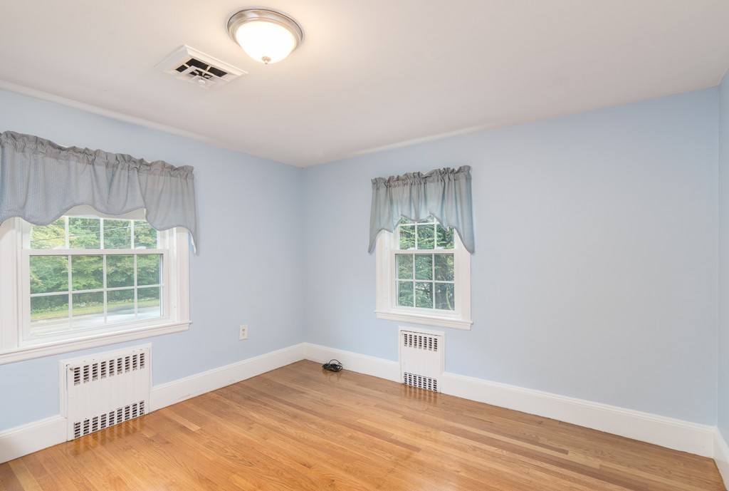 992 Brook Road Milton, MA 02186 - Photo 17 of 25