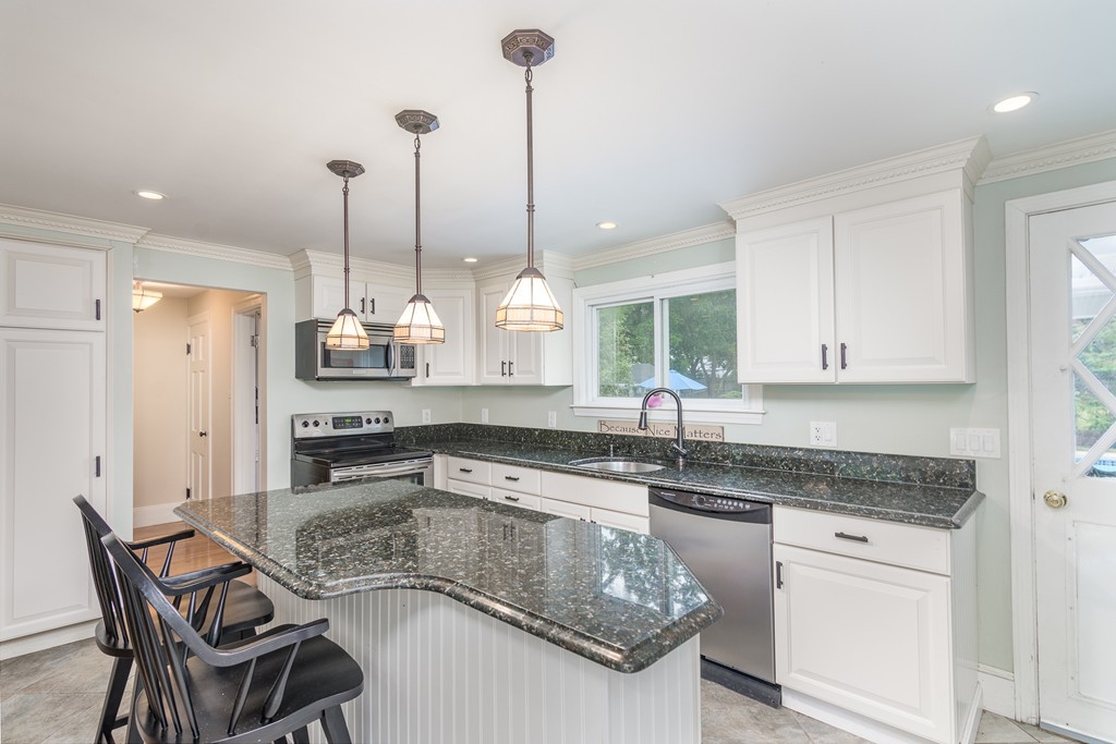 992 Brook Road Milton, MA 02186 - Photo 3 of 25