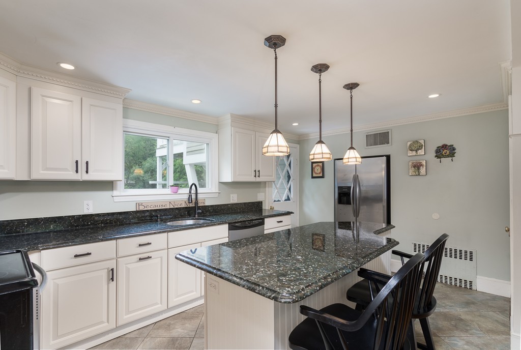 992 Brook Road Milton, MA 02186 - Photo 4 of 25