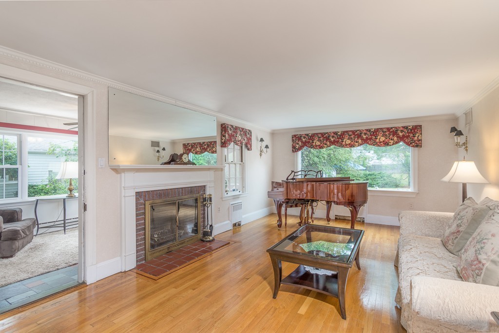 992 Brook Road Milton, MA 02186 - Photo 7 of 25