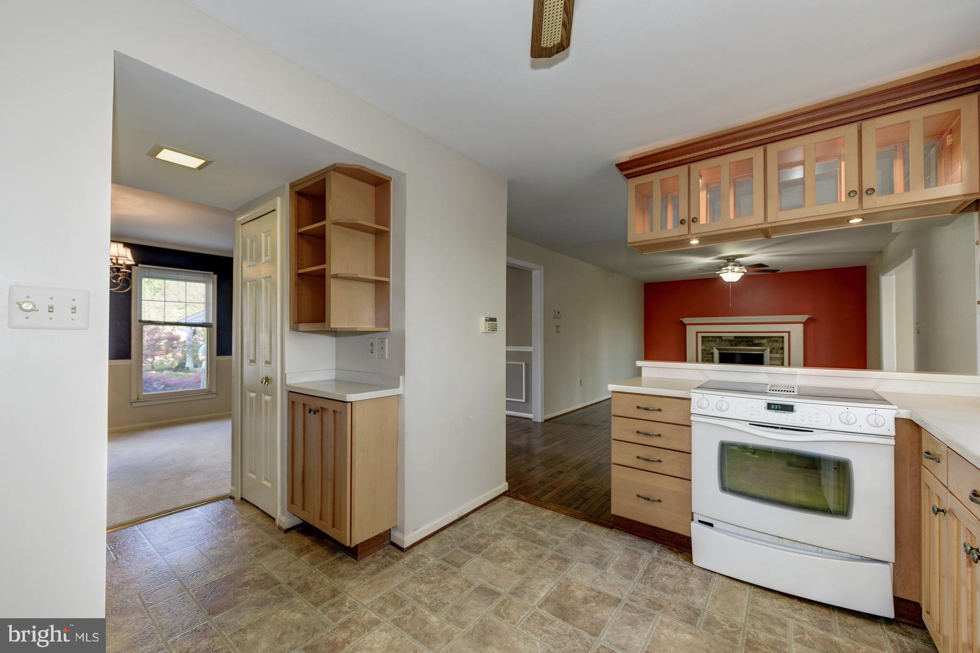 8327 Lindside Way Springfield, VA 22153 - Photo 11 of 29 Kitchen