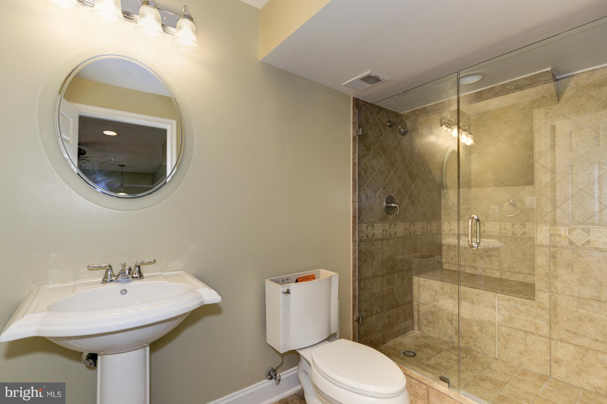 8327 Lindside Way Springfield, VA 22153 - Photo 20 of 29 Bath