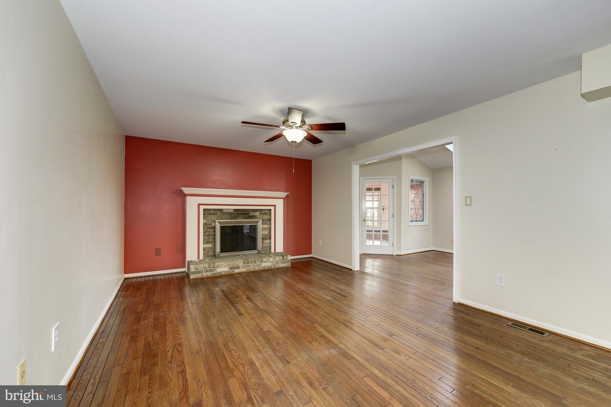 8327 Lindside Way Springfield, VA 22153 - Photo 4 of 29 Living Room
