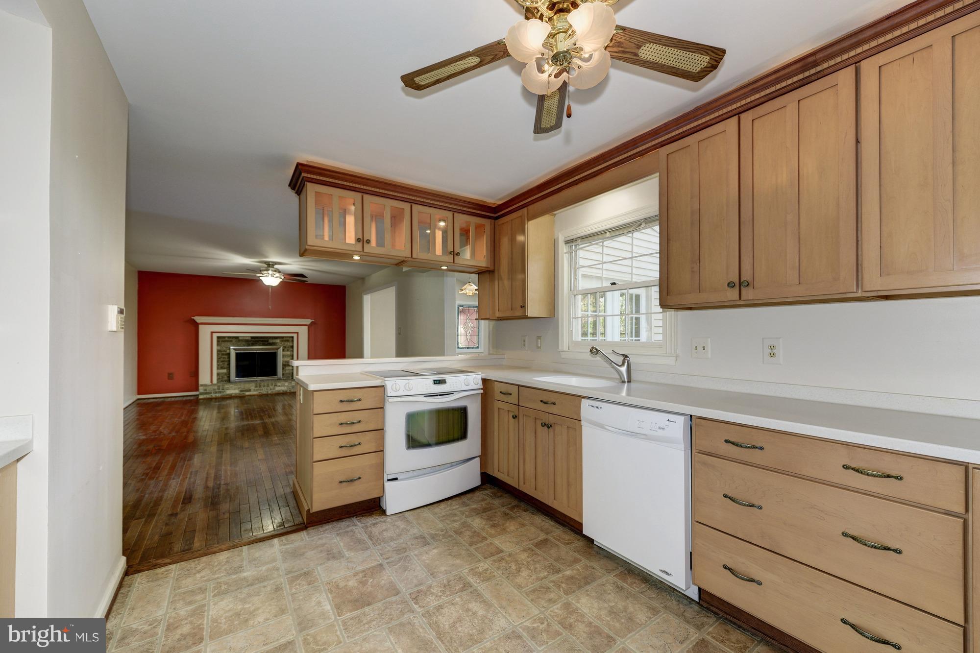 8327 Lindside Way Springfield, VA 22153 - Photo 10 of 29 Kitchen