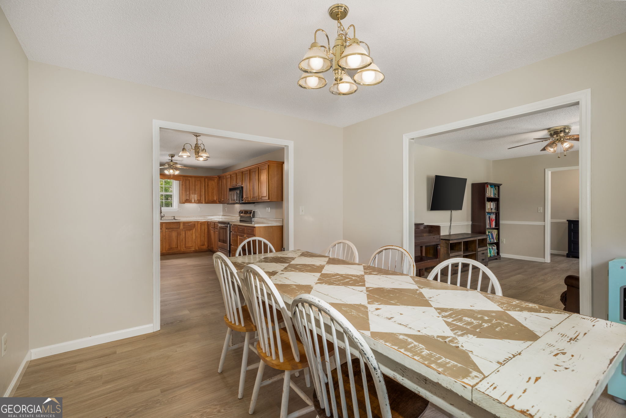 543 Pointe W Drive Dublin, GA 31021 - Photo 11 of 37 a view of a dining room with furniture and wooden floor