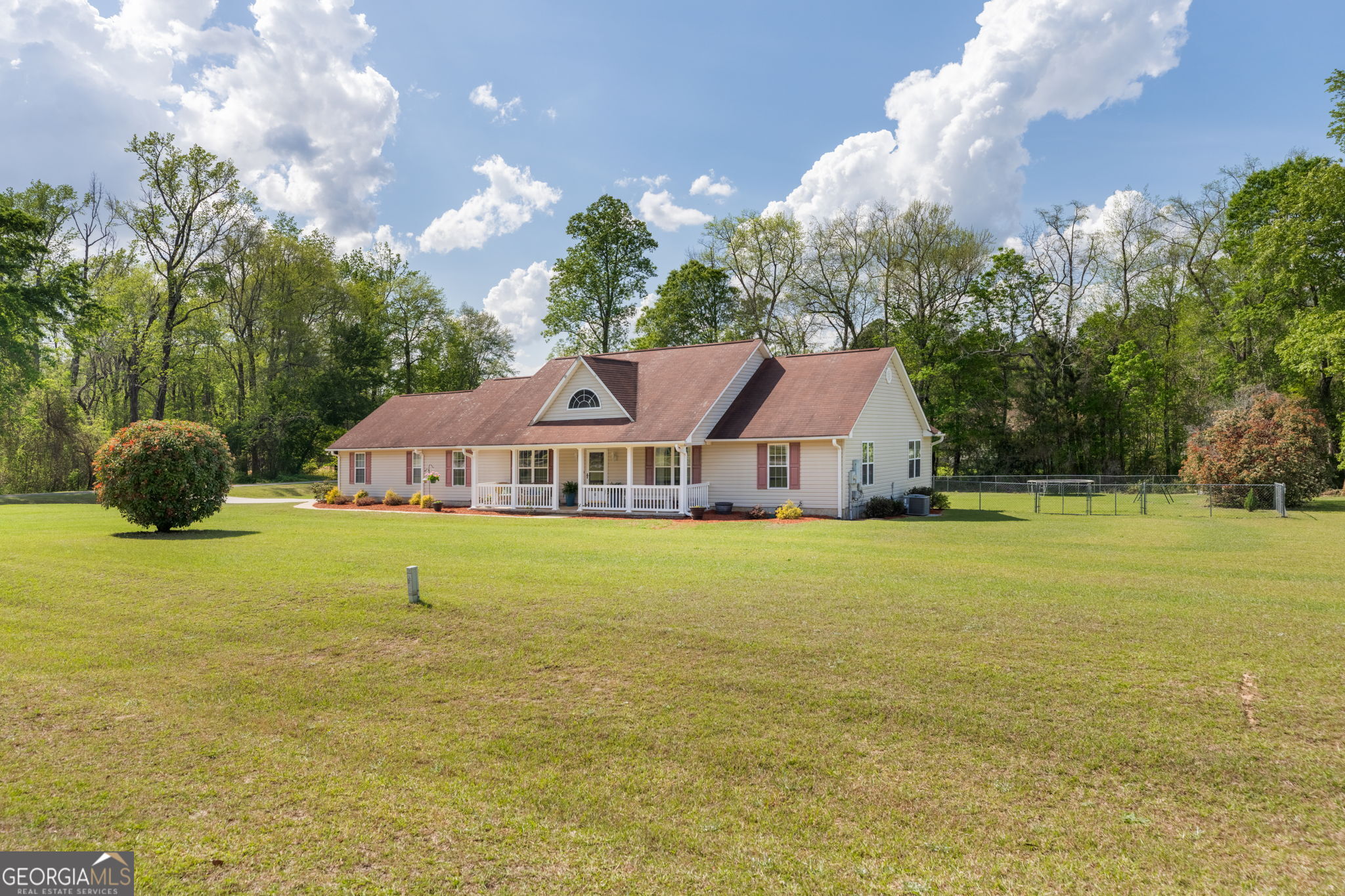 543 Pointe W Drive Dublin, GA 31021 - Photo 2 of 37 a front view of a house with a garden