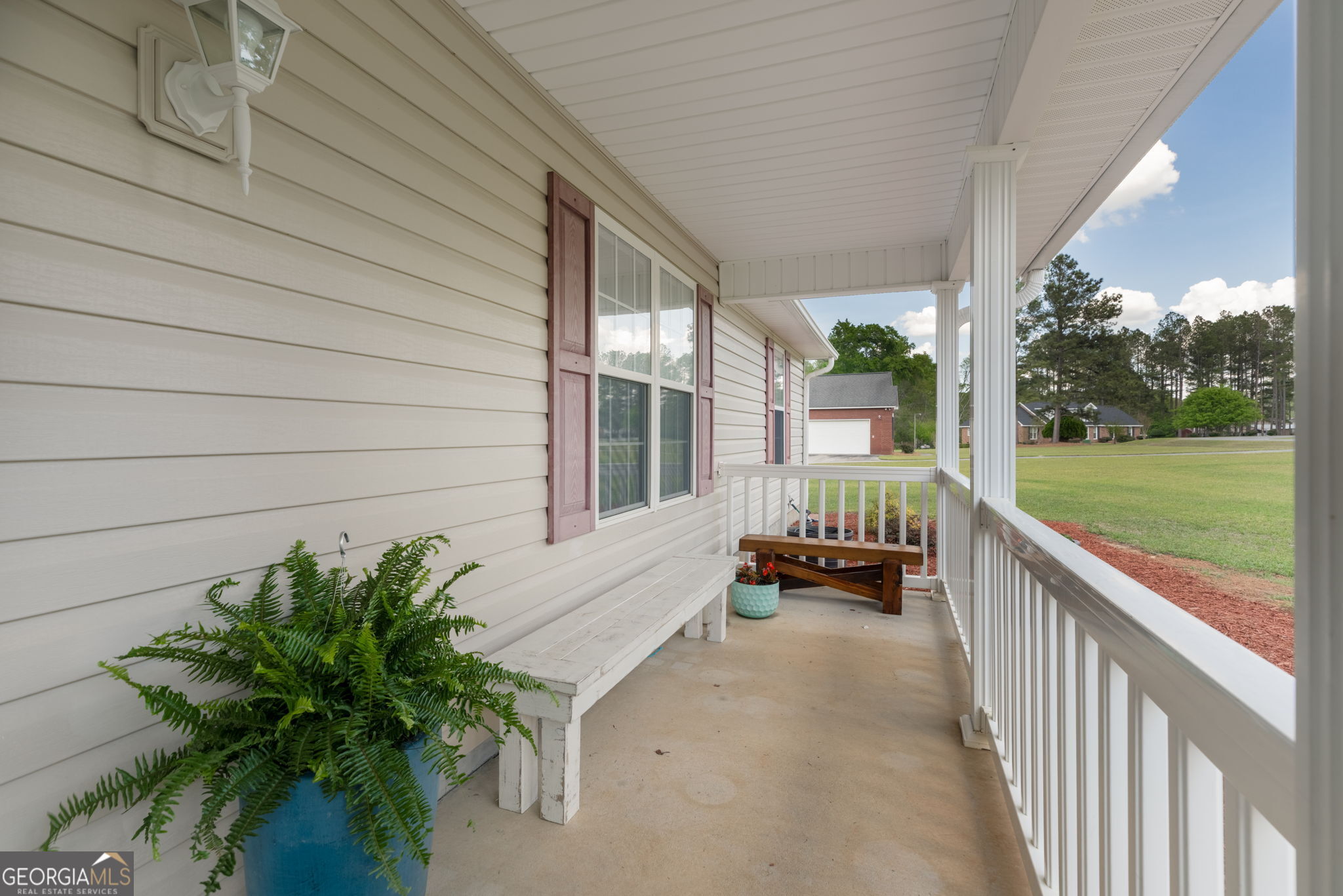 543 Pointe W Drive Dublin, GA 31021 - Photo 4 of 37 a view of balcony with couch