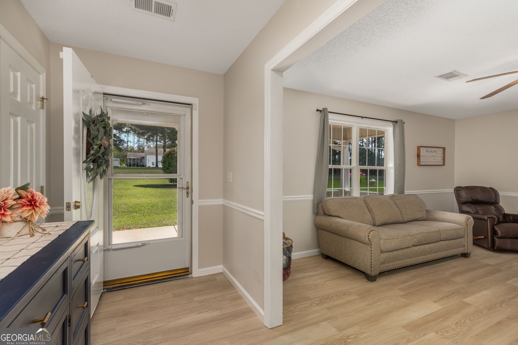 543 Pointe W Drive Dublin, GA 31021 - Photo 6 of 37 a living room with furniture and a window