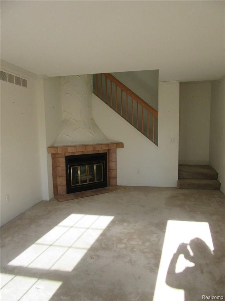 22385 Peach Tree Novi, MI 48375 - Photo 9 of 18 014.JPG