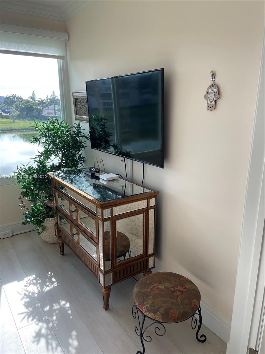 2091 Yarmouth East, Unit 2091 Boca Raton, FL 33434 - Photo 3 of 15 a living room with furniture