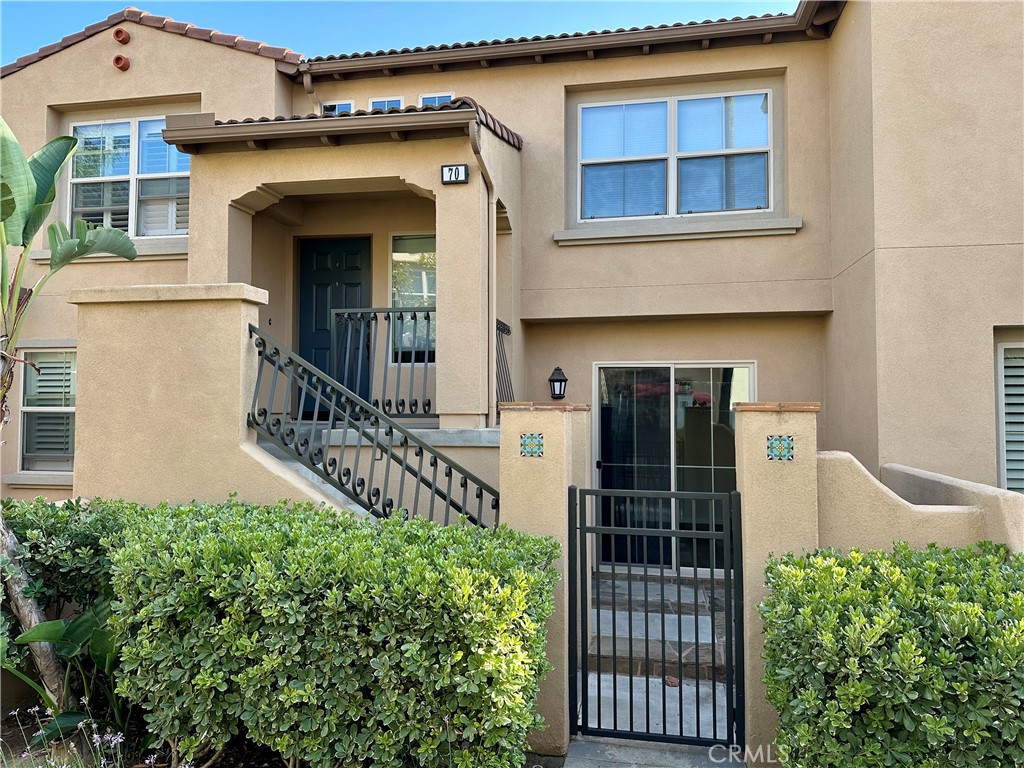 70 Hedge Bloom Irvine, CA 92618 - Photo 28 of 29 front view of a house with a small yard