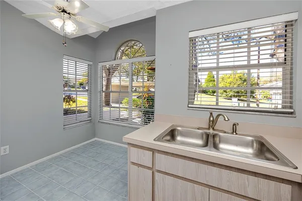 $1,800 | 2411 Bentley Drive, Unit 2411, Palm Harbor, FL 34684