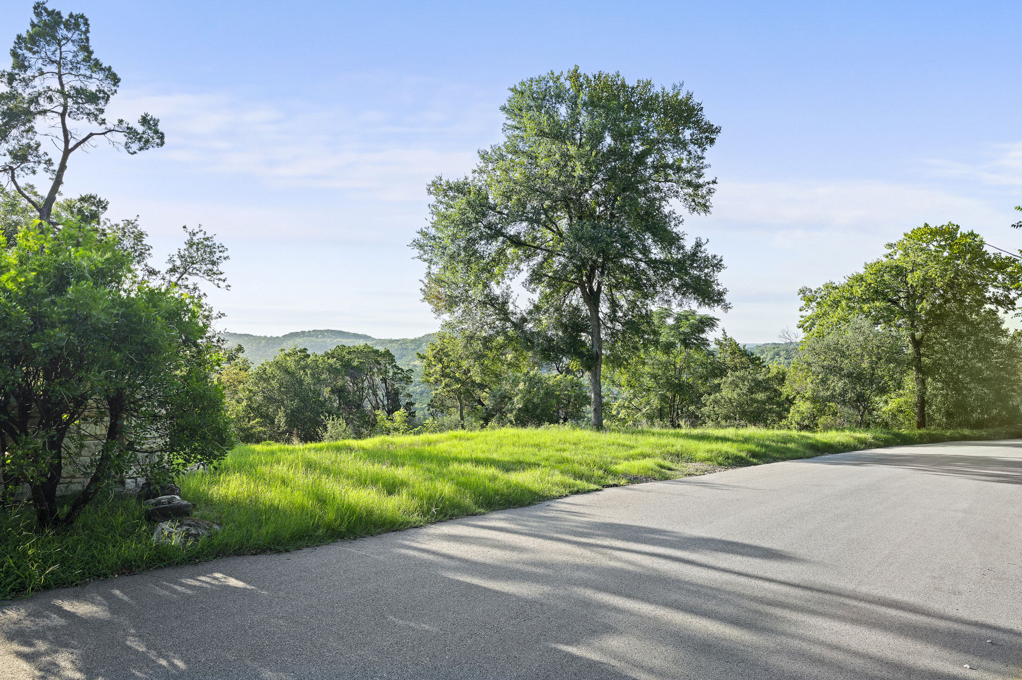 1104 Kennan Road West Lake Hills, TX 78746 - Photo 5 of 20