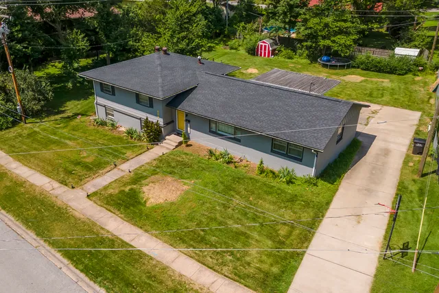 $179,900 | 804 South Valley Road, Carbondale, IL 62901