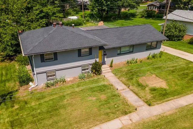 $179,900 | 804 South Valley Road, Carbondale, IL 62901