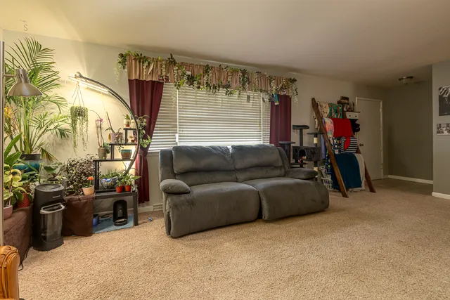 $179,900 | 804 South Valley Road, Carbondale, IL 62901