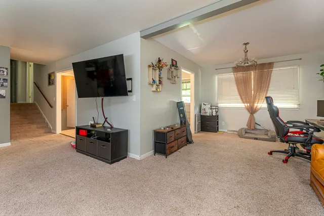 $179,900 | 804 South Valley Road, Carbondale, IL 62901