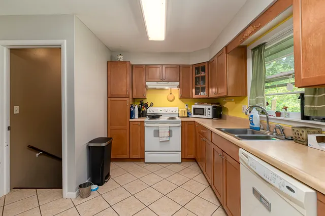 $179,900 | 804 South Valley Road, Carbondale, IL 62901