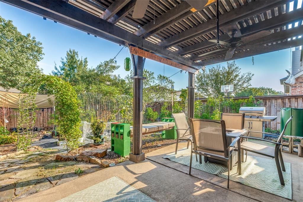 11146 Clearstream Lane Frisco, TX 75035 - Photo 22 of 28 a view of a porch with furniture and a yard